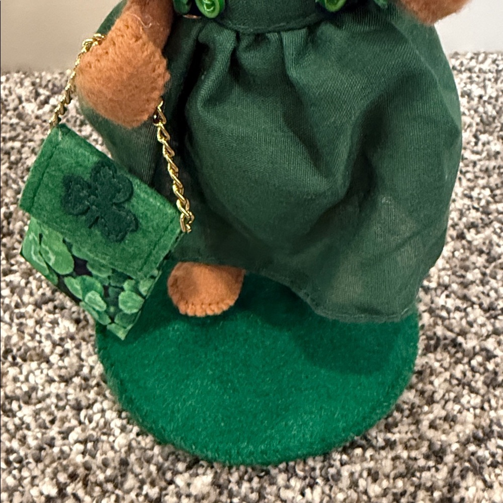 NWT Annalee Collectors St. Patrick’s Day. Mouse Figurine with Dress and Purse - Picture 5 of 5